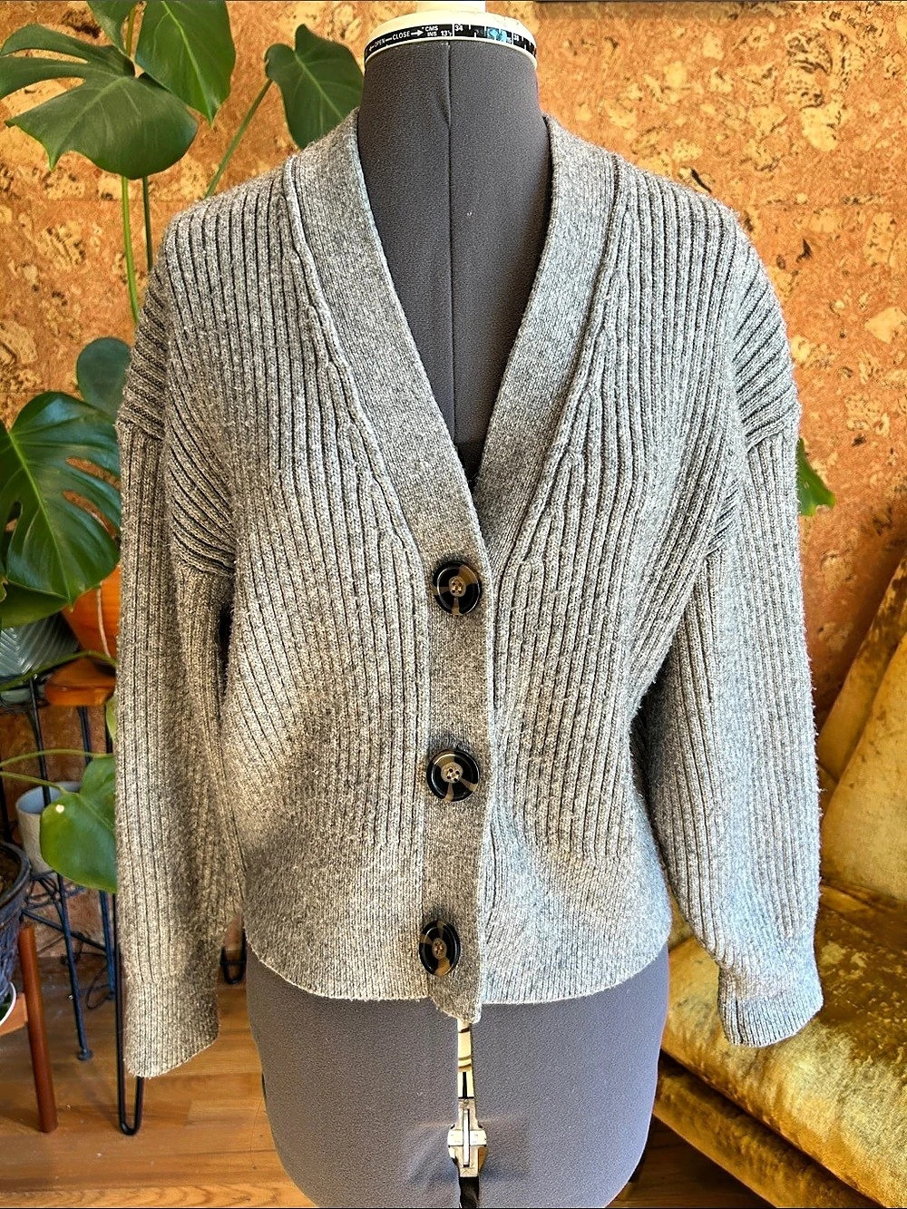 Oak + Fort Chinky Knit V-Neck Button Up Cardigan Gray ✨GUC